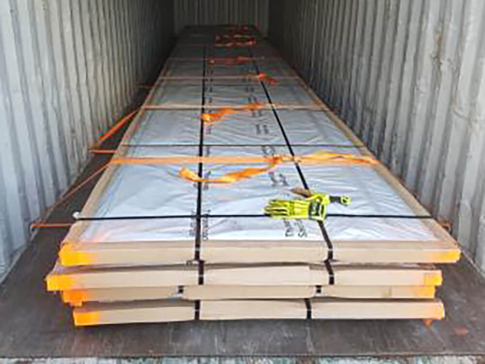 We specialise in packing and unpackling of containers and flat racks. Our fleet of equipment can manage anysize cargo requirement