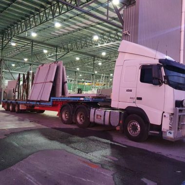 bossna-logistics-truck-and-warehouse